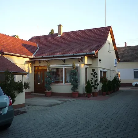 Betti Kiskunhalas