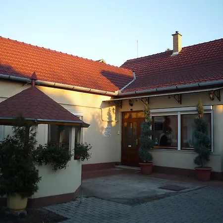 Betti Kiskunhalas